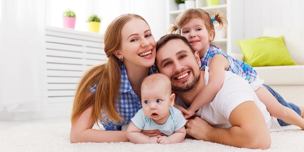 Familienportrait der Doppelhaushälfte