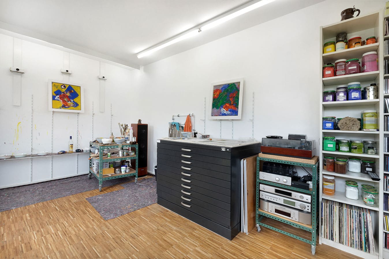 Bauhaus-mit-atelier-arbeitszimmer-maler-malen-kunst